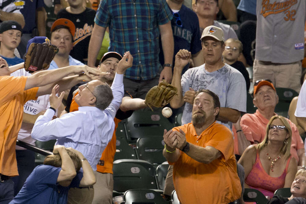 San Francisco Giants fan Steve Perry is not happy with Royals fans' musical  taste - Sports Illustrated