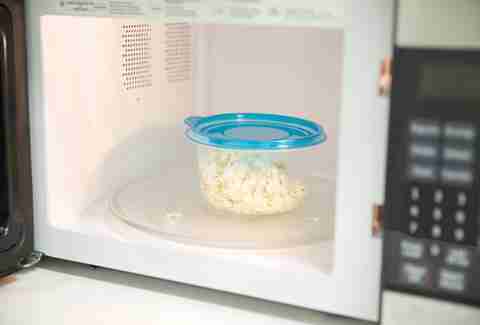 Can You Microwave Plastic 13 Things T Plastic Container In Microwave