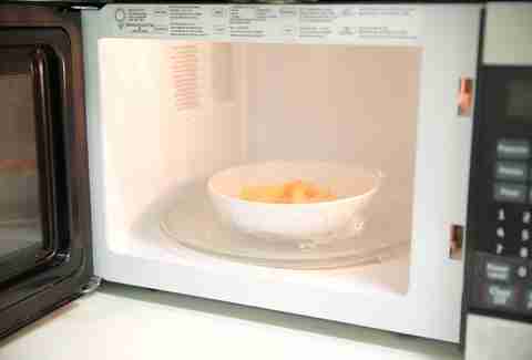 Can You Microwave Plastic 13 Things T Plastic Wrap In Microwave