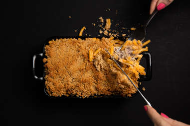 Philly cheesesteak mac 'n' cheese — Thrillist Recipes