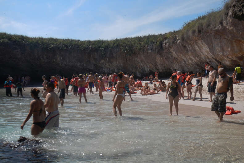 playa escondida marieta islands mexico