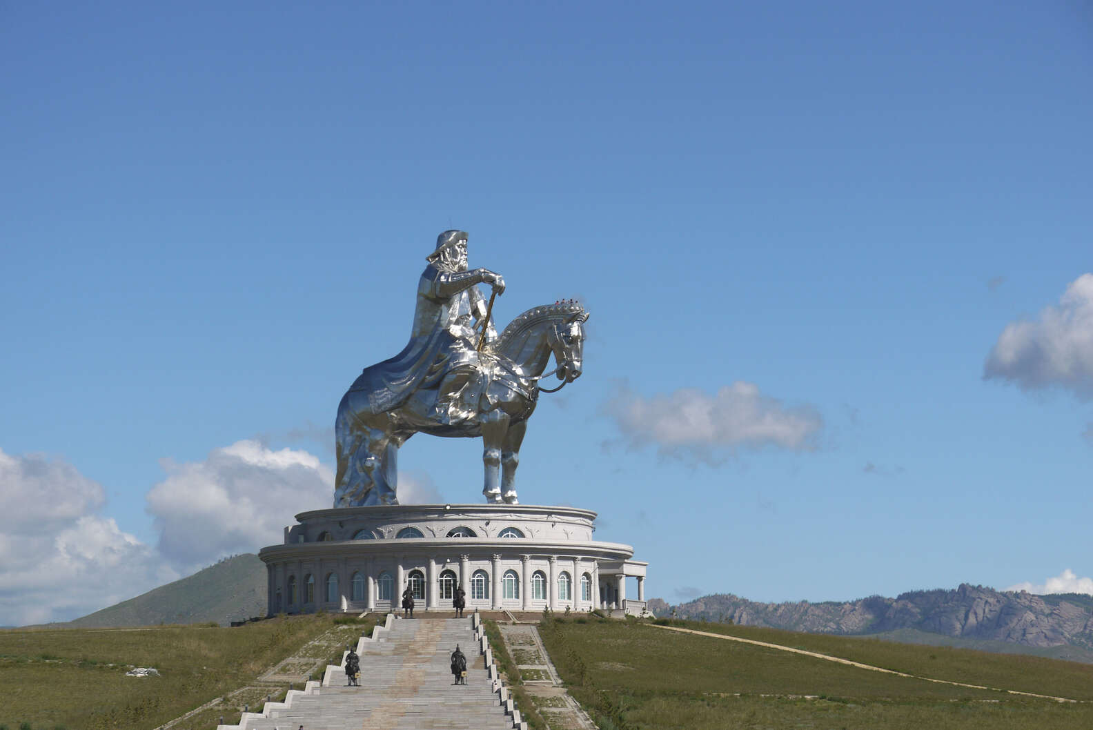 World's Largest Statues - Thrillist