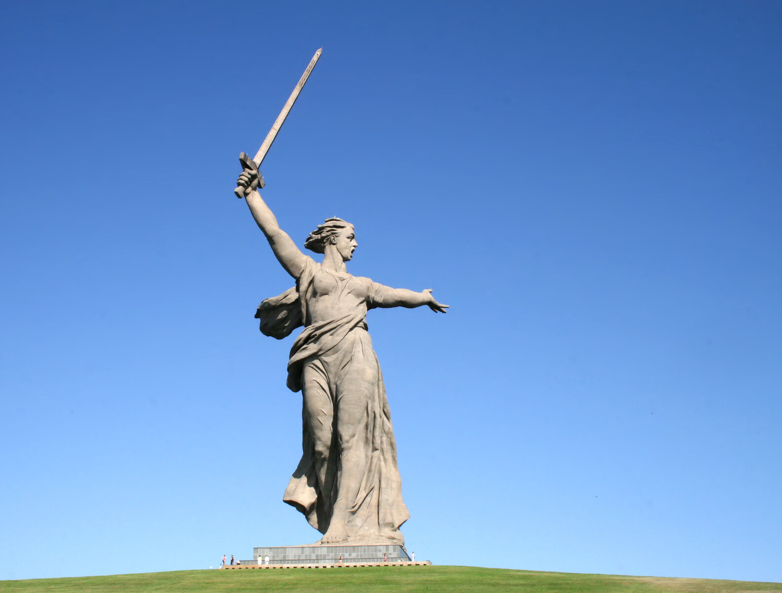 World's Largest Statues Thrillist