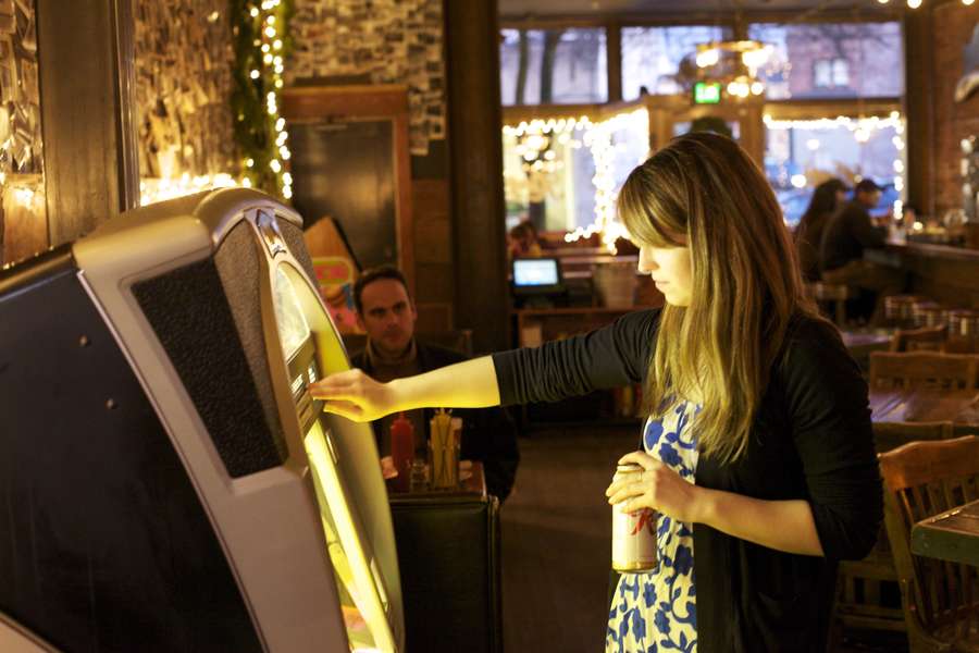 Worst Bar Songs Songs Everyone Hates Thrillist