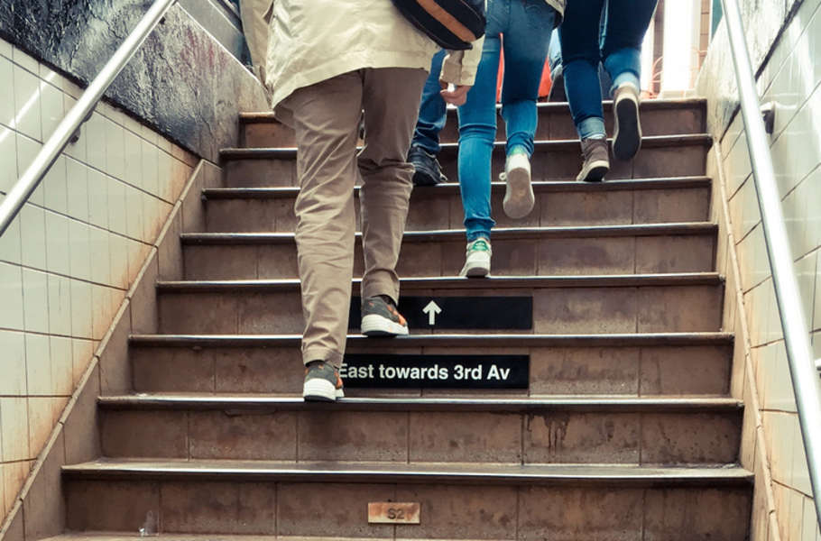 This Guy is Installing Actually Helpful Subway Signs - Thrillist