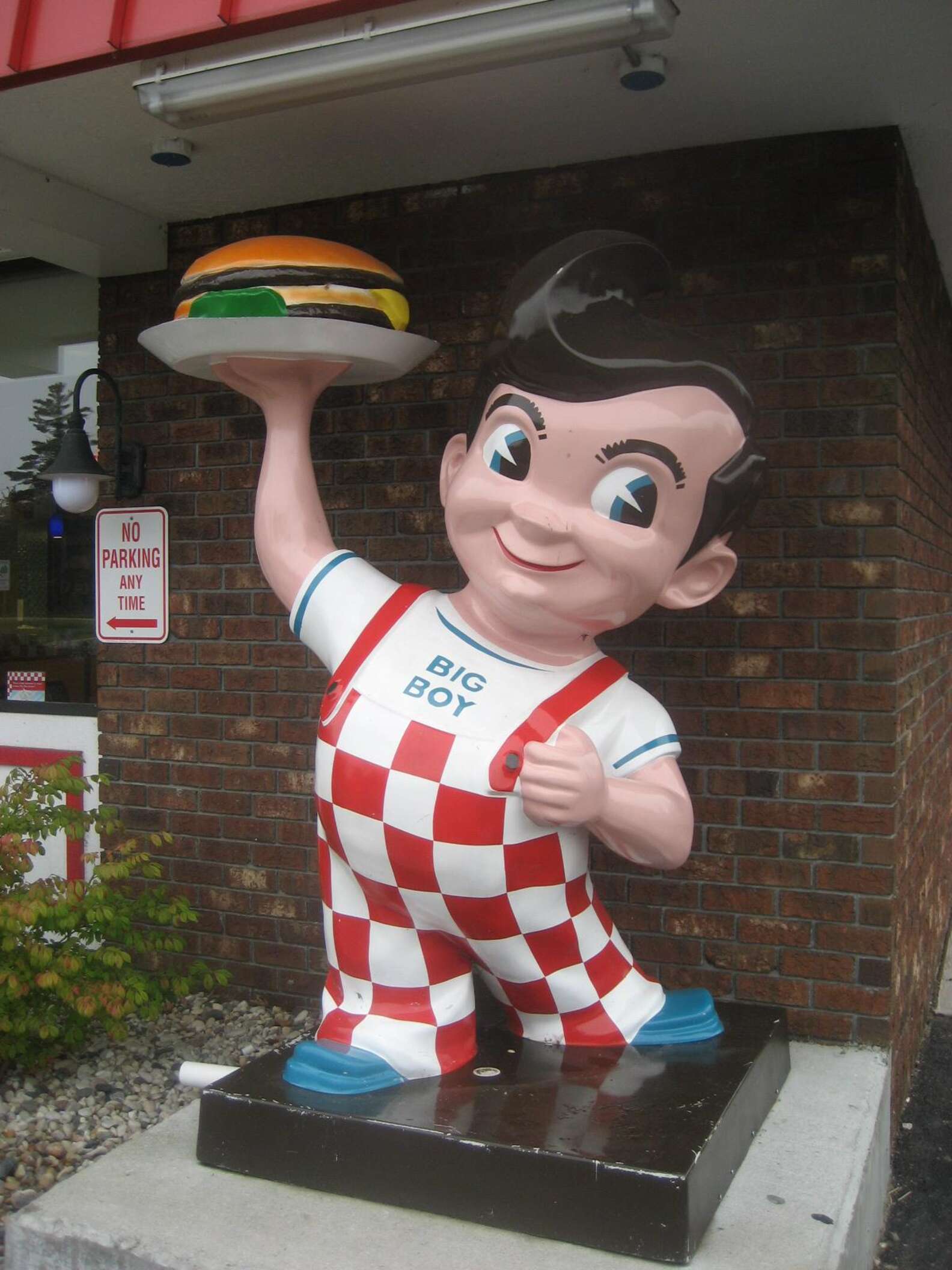 Things You Didn't Know About Big Boy - Trivia About The Burger Chain 