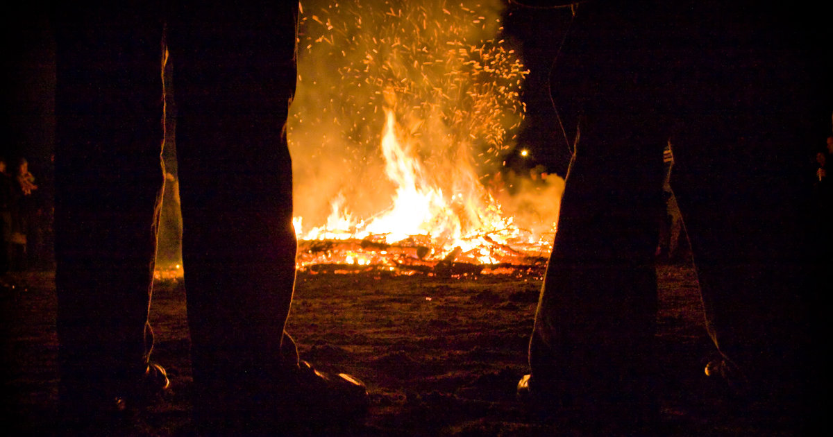 Sf Beach Bonfire How To Rules Hours And More Thrillist