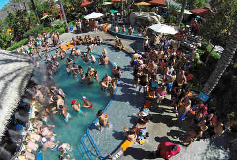 Swim Up Bars In The Us Harrah S The Hilton The Four
