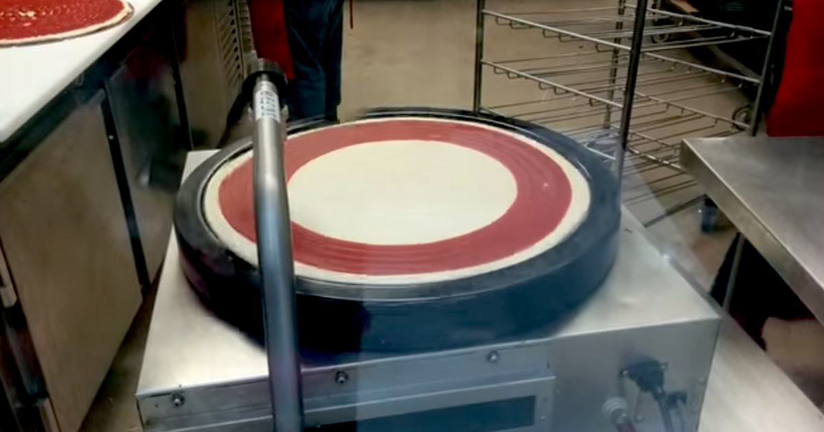 Costco Pizza Being Made Mesmerizing Video Thrillist