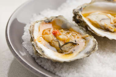 L&E Oyster Bar's Stone-Crab Grilled Oysters — Thrillist Recipes