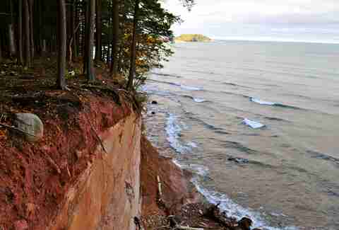 Best Hikes in Michigan on the Upper Peninsula - Thrillist