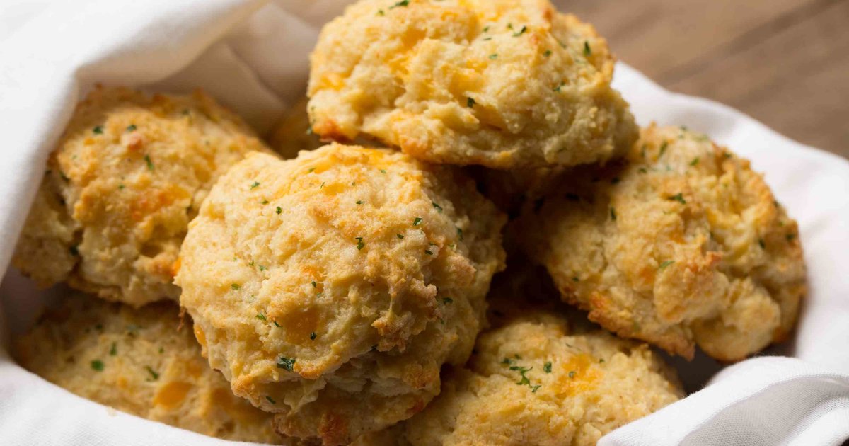 Cheddar Bay Biscuits: The Definitive Recipe - Thrillist