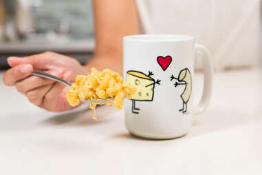 Micorwave macaroni and cheese in a mug — Thrillist Recipes