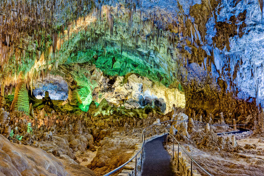 America S Best Caves Carlsbad Cavern Hikes Mammoth Cave Lewis   Scale;