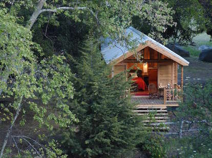 This Friday The 13th-Themed Cabin In Washington Is The Perfect