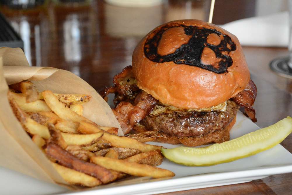 The 20 Best Burgers In Virginia Thrillist