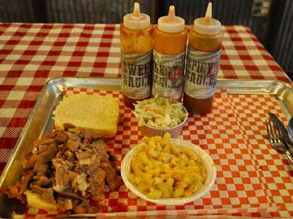 bbq pitts food mac and cheese pulled meat