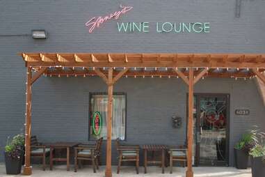 exterior of stoney's wine lounge, tables and chairs