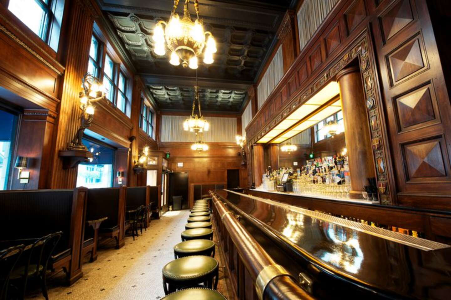 42 San Francisco Bars You Need to Drink in Before You Die Bucket List