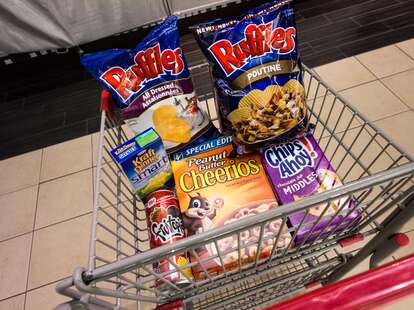 These 8 Canadian Snacks Are So Different In The U.S. & Some Are Totally  Unrecognizable - Narcity