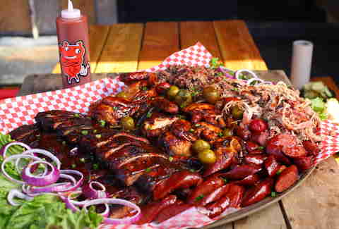 The Best Bbq Restaurants In Las Vegas Thrillist Rollin Smoke Barbecue Las Vegas