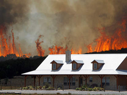 What To Do In A Disaster Disaster Survival Tips Thrillist