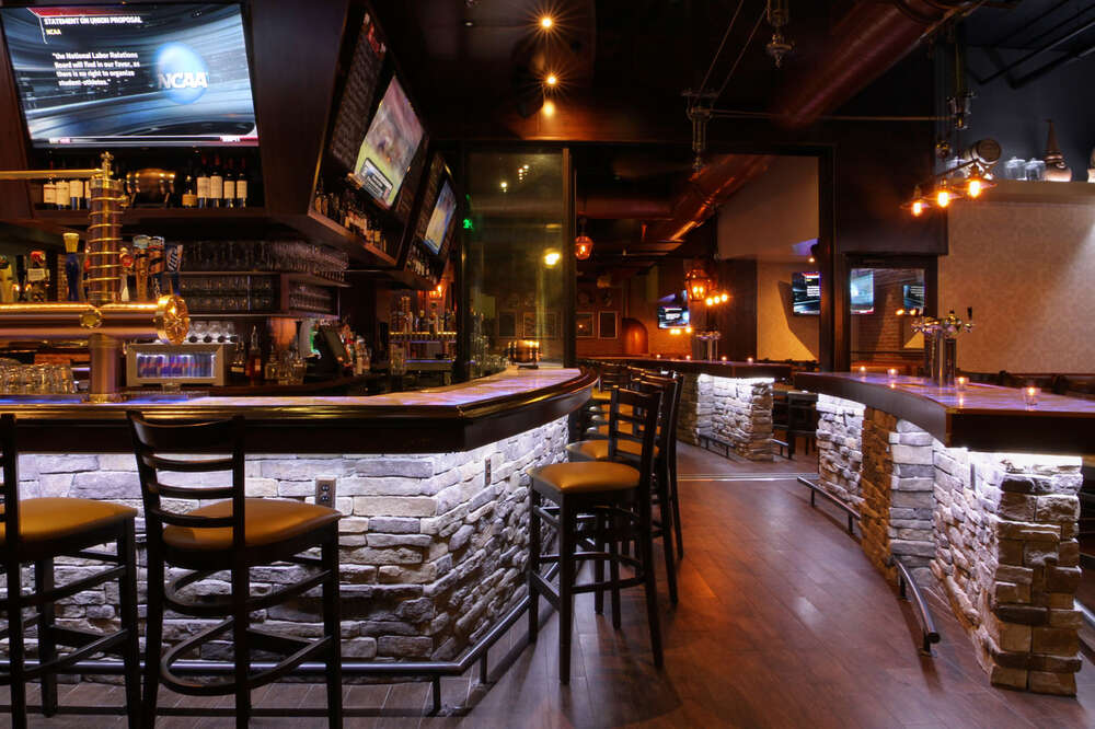 Top 10 Miami Dolphins Sports Bars - Accidental Travel Writer