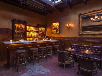 43 La Bars You Need To Drink In Before You Die Los Angeles Drinking Bucket List Thrillist