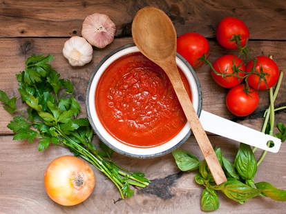 How To Make Basic Tomato Sauce From Scratch Thrillist