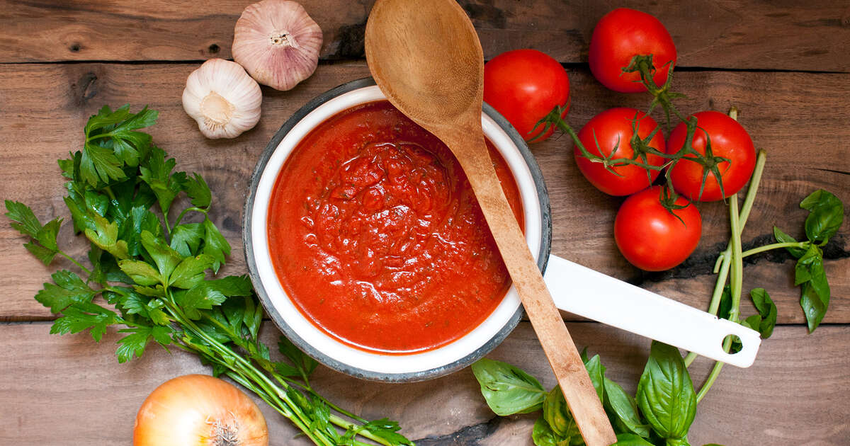 How to Make Basic Tomato Sauce From Scratch - Thrillist