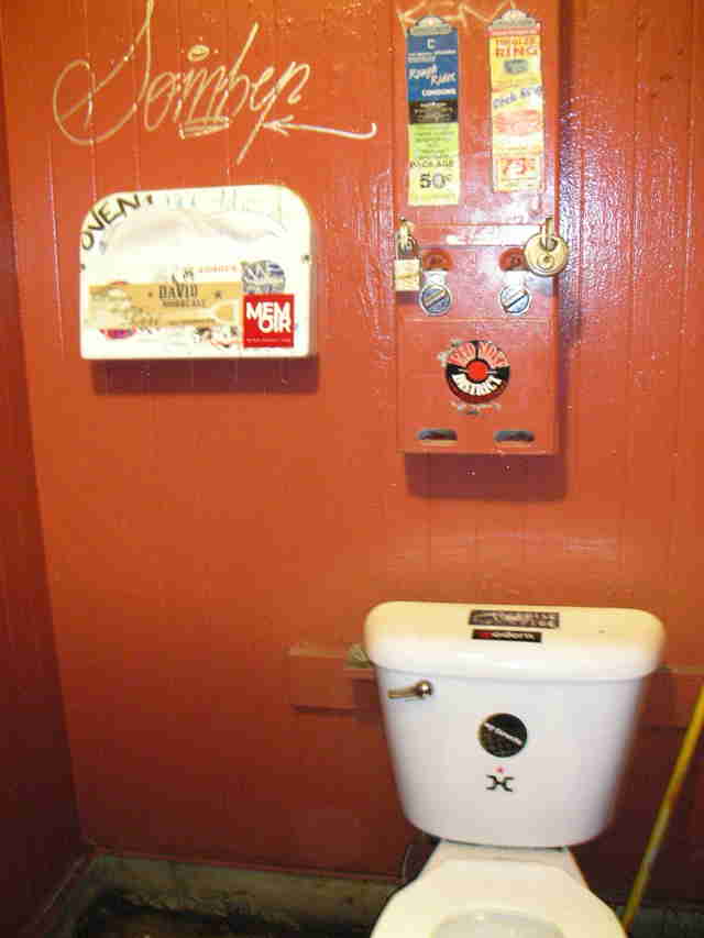 25 Signs You Are In A Real San Francisco Dive Bar - Thrillist