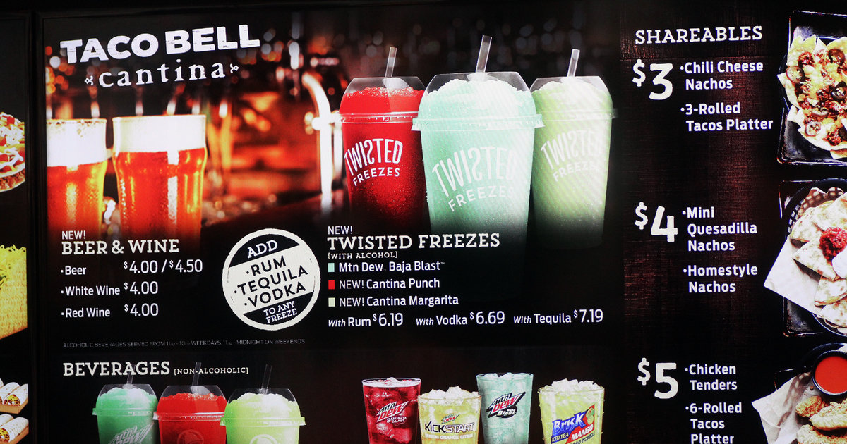 Americas First Taco Bell Serving Alcohol Opens In Chicago Thrillist