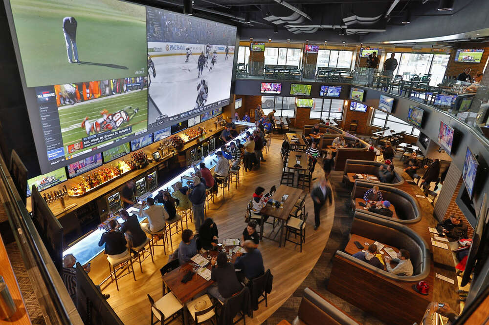 What Sports Bar Operators Need to Know About the 2021 NFL Season