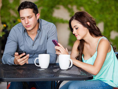 Why You Should Never Use Your Phone on a Date - Thrillist