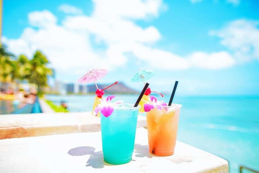 The 9 Best Beach Bars In Honolulu Oahu’s Coolest Oceanfront Spots
