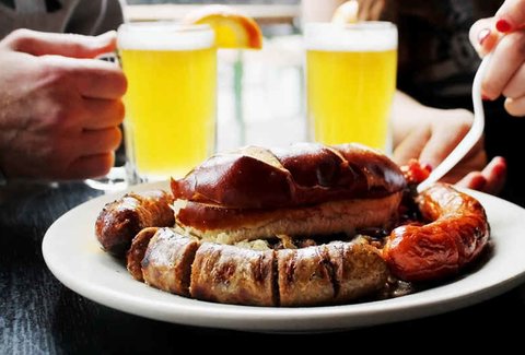 Milwaukee Brat House: A Milwaukee, WI Bar.