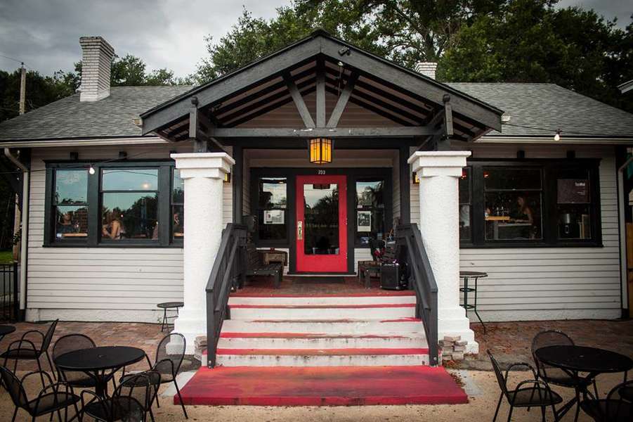 Red Door Wine Market A Bar in Lakeland, FL Thrillist