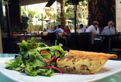 The 14 Best Bars And Restaurants On Sunset Strip Thrillist Boa Steakhouse