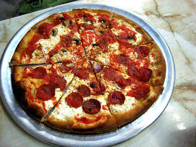 Giovannis Pizza and Subs: A Nation NM Restaurant