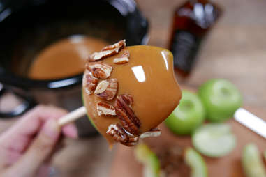 Whiskey Caramel Apples -- Thrillist Recipes