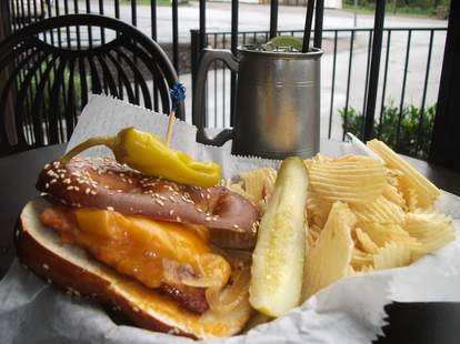 Village Pub Beer Garden A Nashville Tn Bar Thrillist