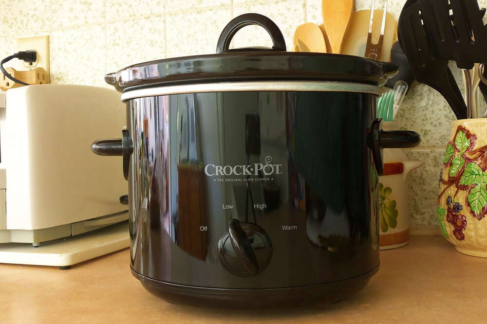 This nano-crockpot found at a thrift store. I didn't buy it because I  wouldn't use it but it's awesome. : r/slowcooking