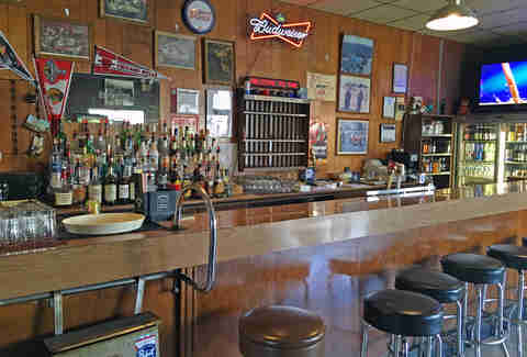 The 10 Oldest Bars in Illinois Outside of Chicago - Thrillist