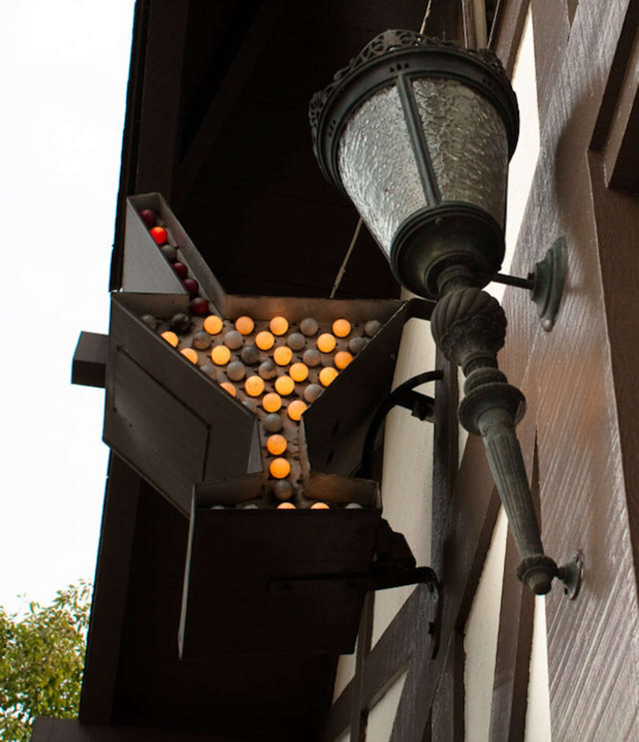 The 9 Best Dive Bars in Oakland Thrillist