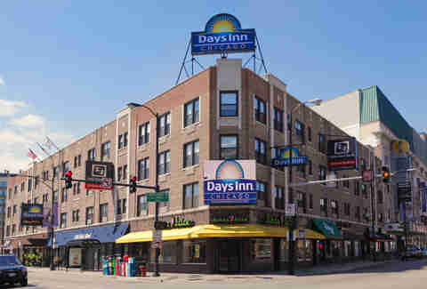 days inn chicago hotels budget upscale america north most travelodge motel super thrillist courtesy