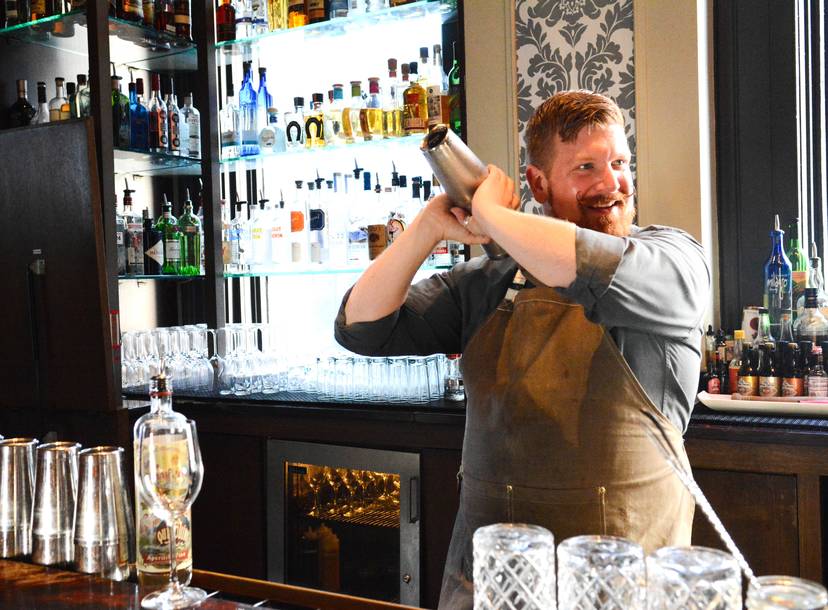 Unexpected Ways Bartenders Make Money Other Than Tips Thrillist