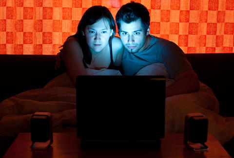 Girlfriend Watching Porn - How to Watch Porn With Someone You're Dating - Tips for ...