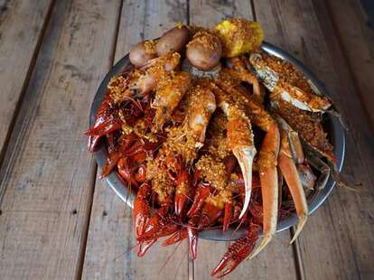 crawfish and crab platters