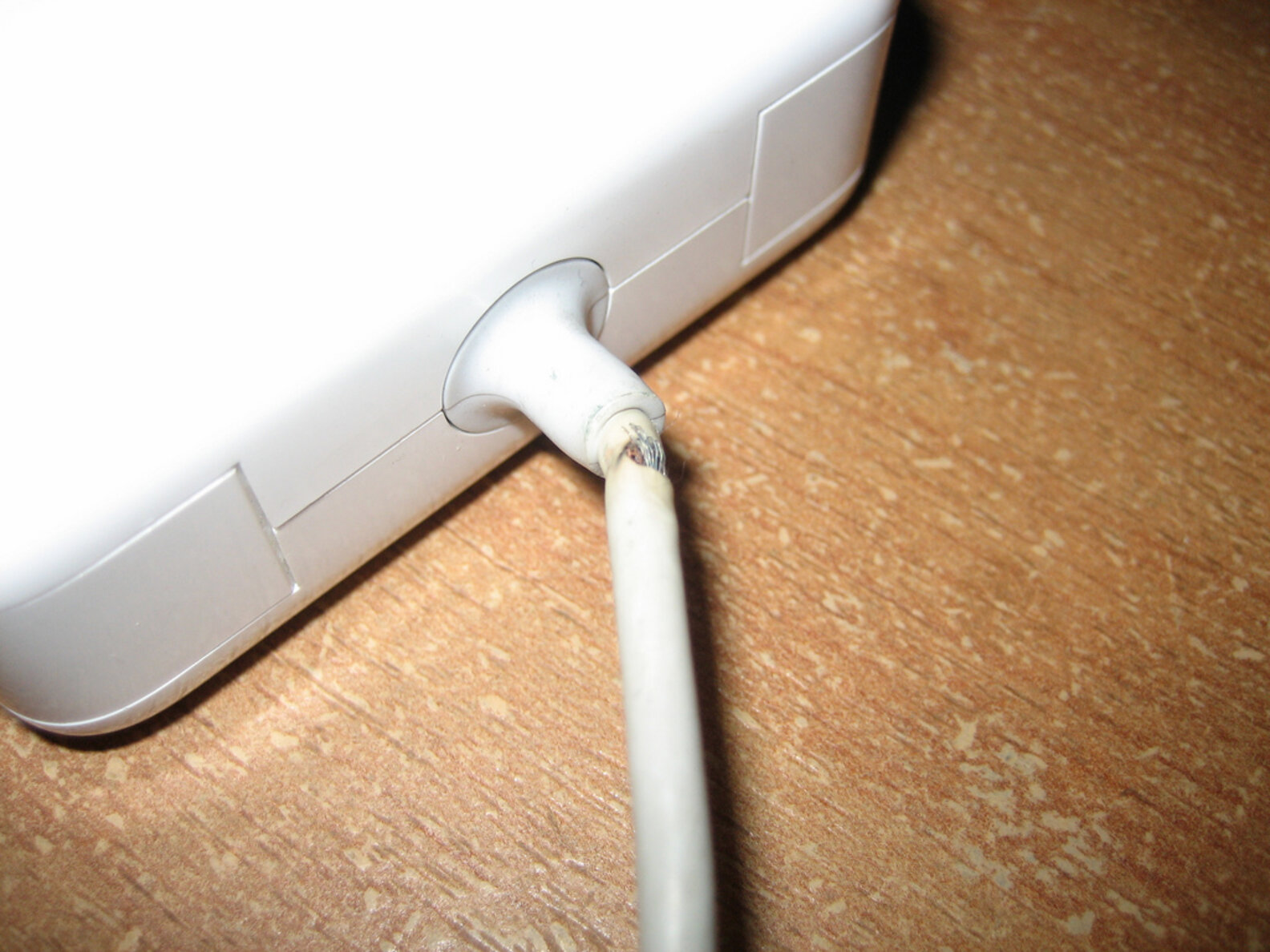 Why Apple Hasn't Fixed Its Crappy Charging Cables Thrillist