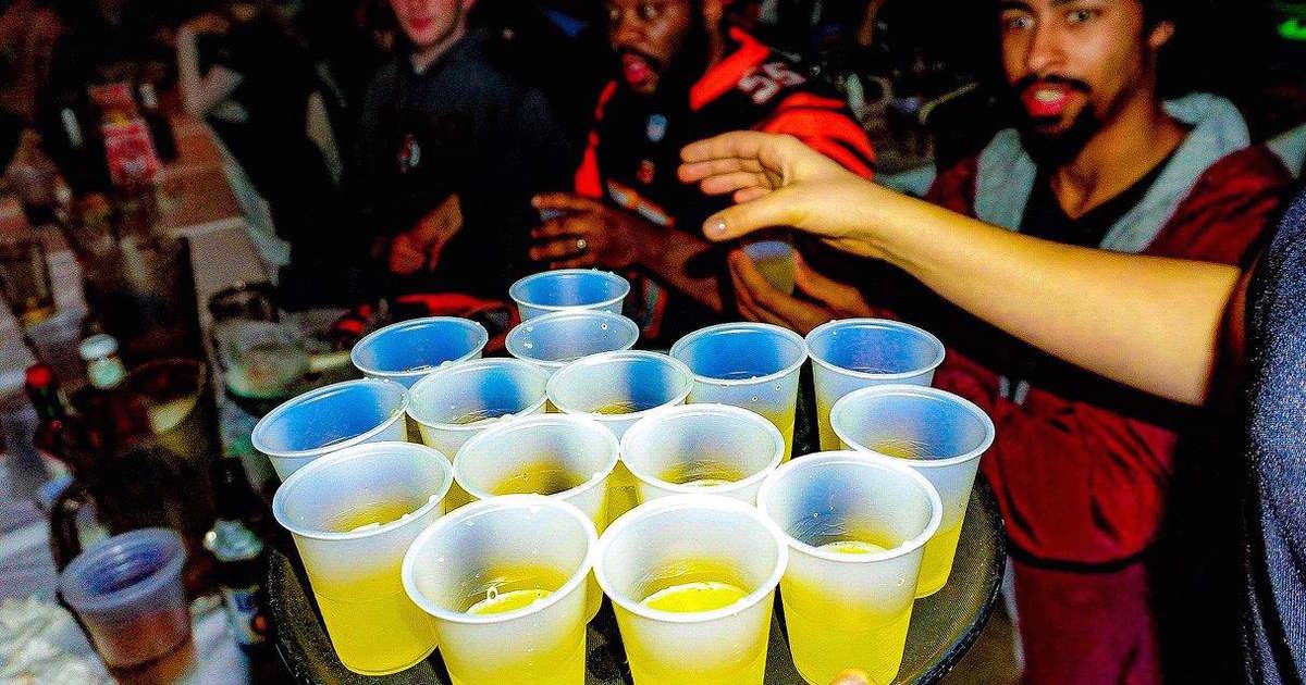 The Best Dive Bars in DC Thrillist